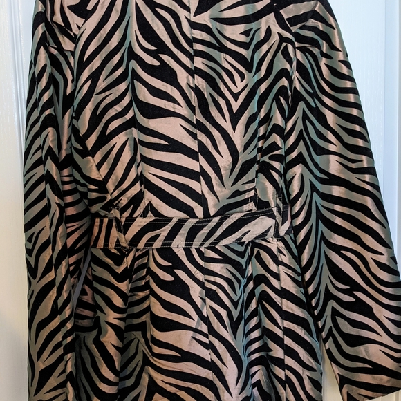 🐯Gold and Black Tiger Print Jacket- Size Medium - Picture 7 of 11